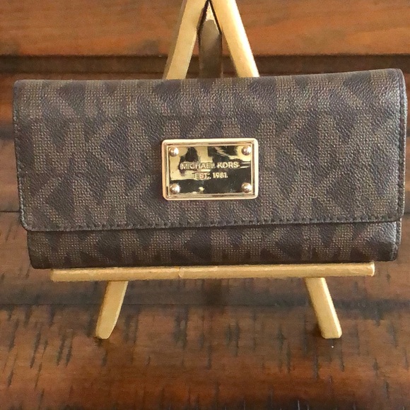 Michael Kors Wallet & checkbook holder - Picture 1 of 9